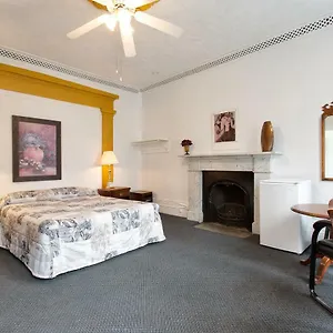 https://hotel-le-cavalier-du-moulin.hotelsquebeccity.net