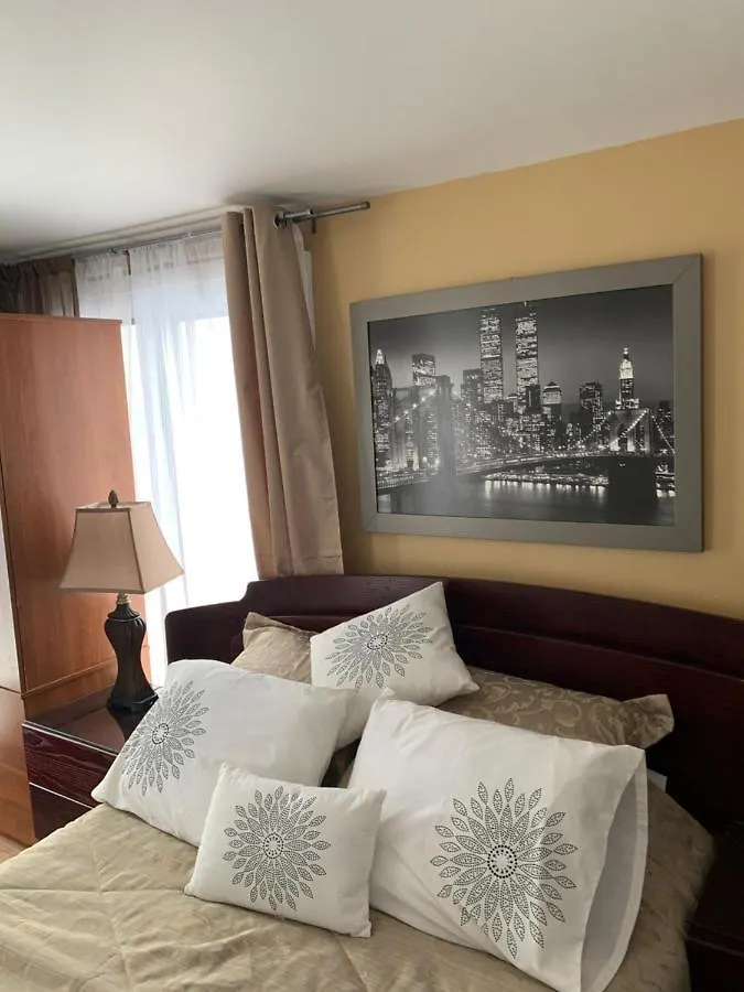 Chez Danny Hotel Montreal Guest house